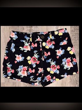 Women's SO Stretch Floral Shorts Size 9